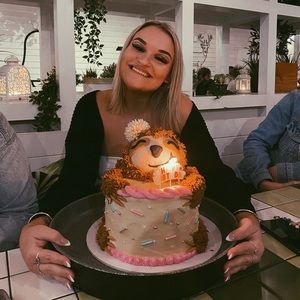 Meet your Posher, Ella